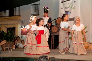 Diseños y Complementos de Carmen Astete en la Pasarela de la Semana Cultural de Montejaque